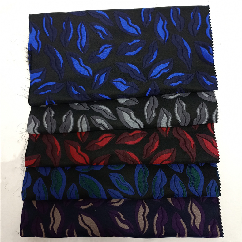 满天星嘴唇眼睛几何刺绣花纹色织大提花布料 全涤梭交织男装面料