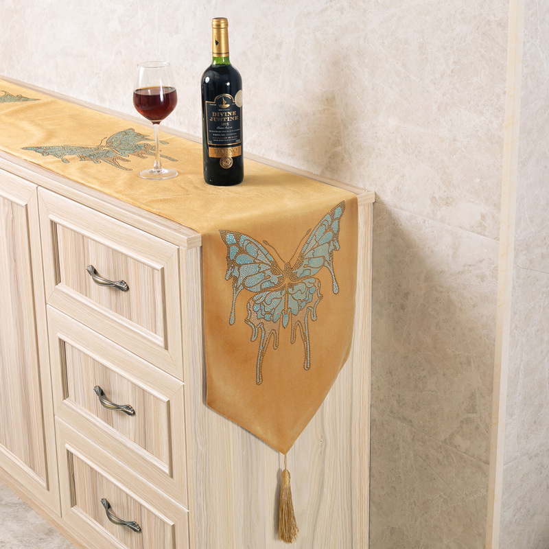 新款歐式精密平絨燙鑽蝴蝶餐桌桌旗 鞋櫃電視櫃搭巾 茶幾桌巾定制