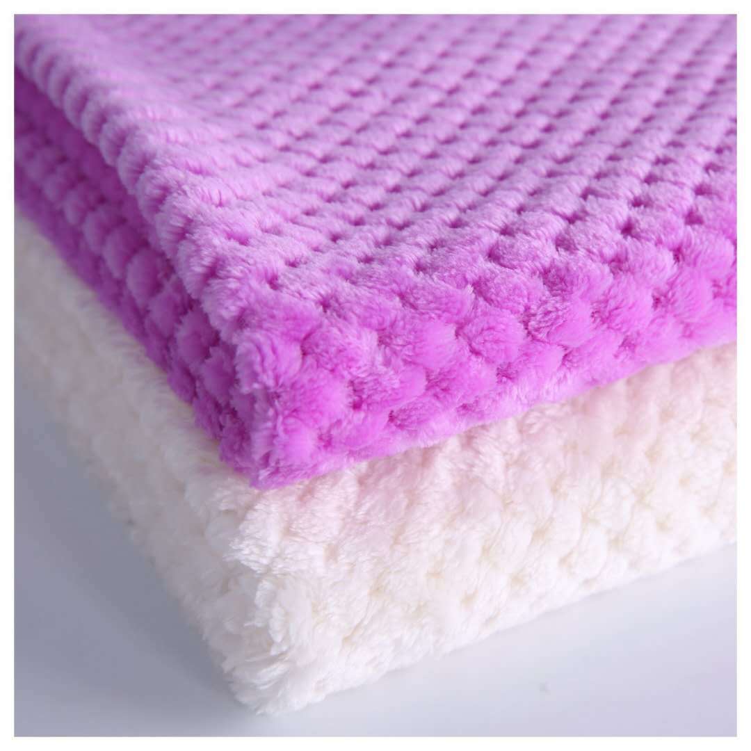 现货供应 单面菠萝格 法兰绒 珊瑚绒 贝贝绒家纺鞋帽玩具面料