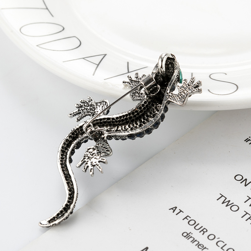 Europeo y americano retro personalizado lagarto Gecko broche pin electrochapado plata antigua animal ramillete collar pin ropa joyería para hombres y mujeres