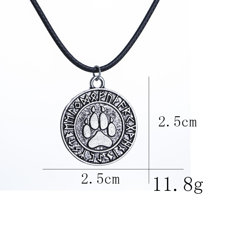 Cat Paw Print Necklace Viking Animal Dog Paw Print Retro Circle Pendant Necklace Clavicle Chain Wholesale Nihaojewelry display picture 1