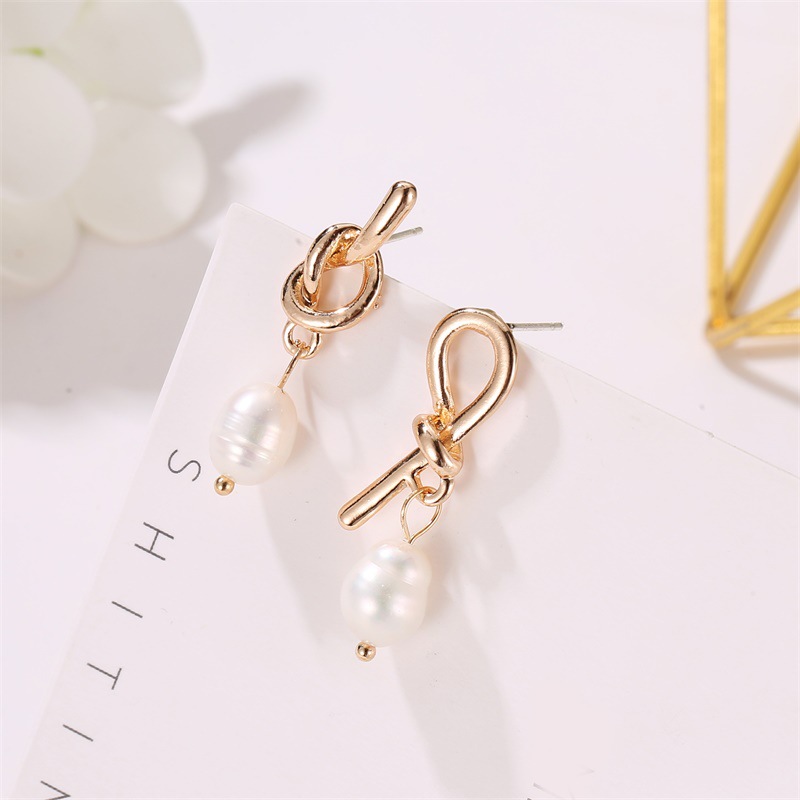 Asymmetric Knotted Bow Pearl Earrings Earrings Women display picture 3