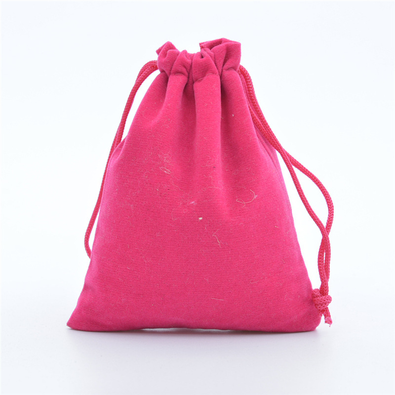 Fabricante en stock negro franela cordón bolsa cordón joyería embalaje bolsa paja auricular bolsa de franela