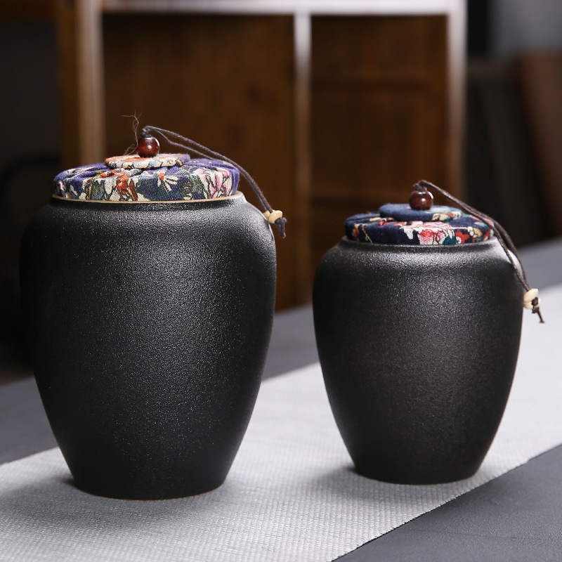 Fábrica al por mayor de cerámica tetera sellada tarro pequeño tamaño hogar almacén de té portátil juego de té pequeño tetera personalización
