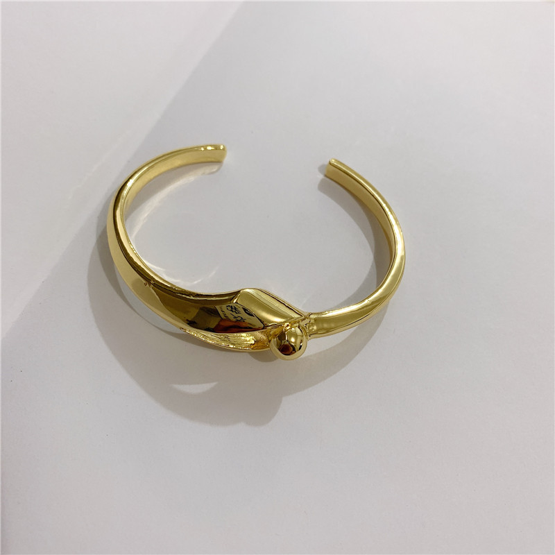 Europäischer Und Amerikanischer Designer, Französische Elegante Metallkugel Serie, Die Schönheit Der Linien, V-förmiger Ring, Asymmetrisches Armband display picture 9