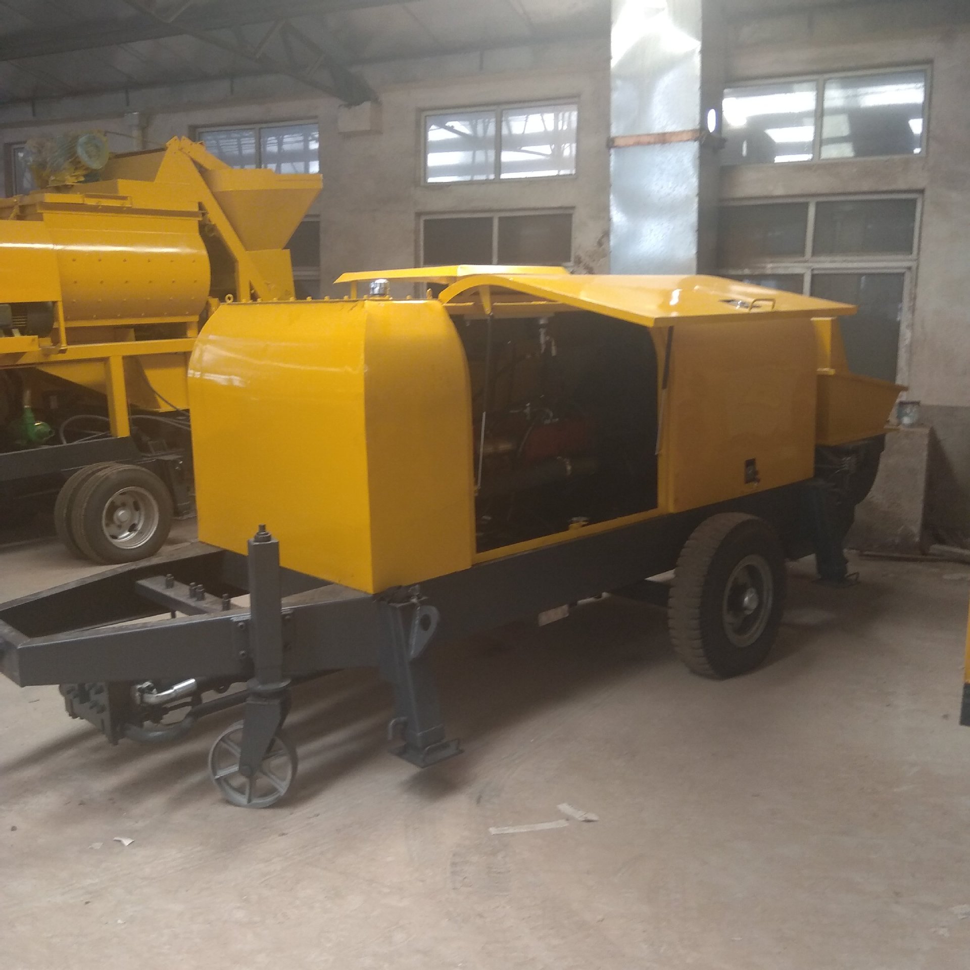 80泵机 30层楼干主体用的混凝土输送泵 大型拖泵 C50混凝土地泵