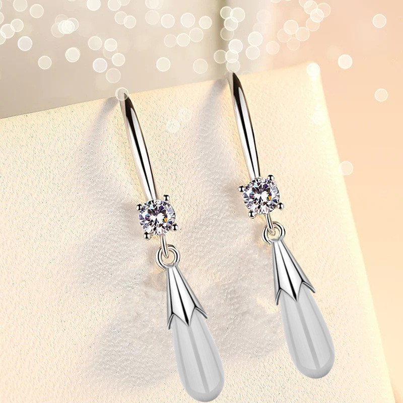 伟德国际为了给生活注入更多未知的可能。送给自己周大福铂金耳扣。