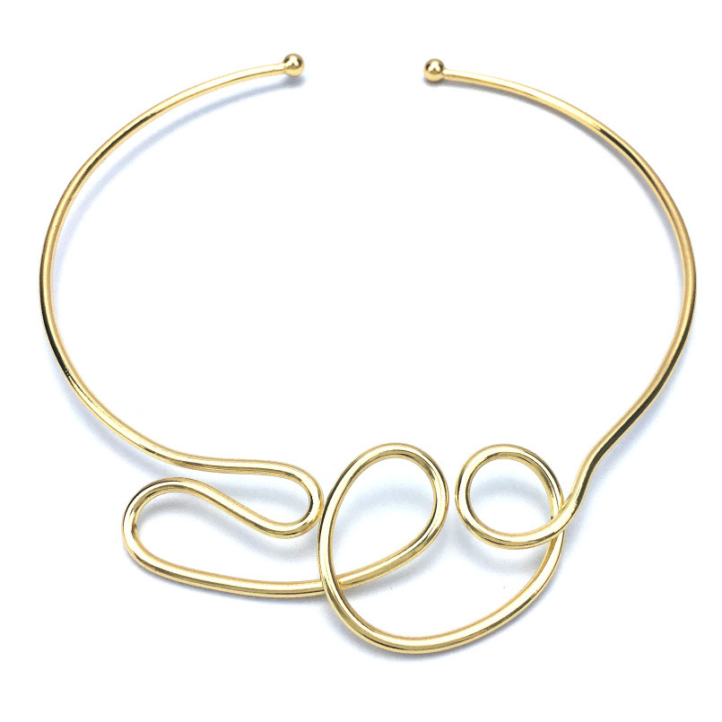Fashionable geometric choker