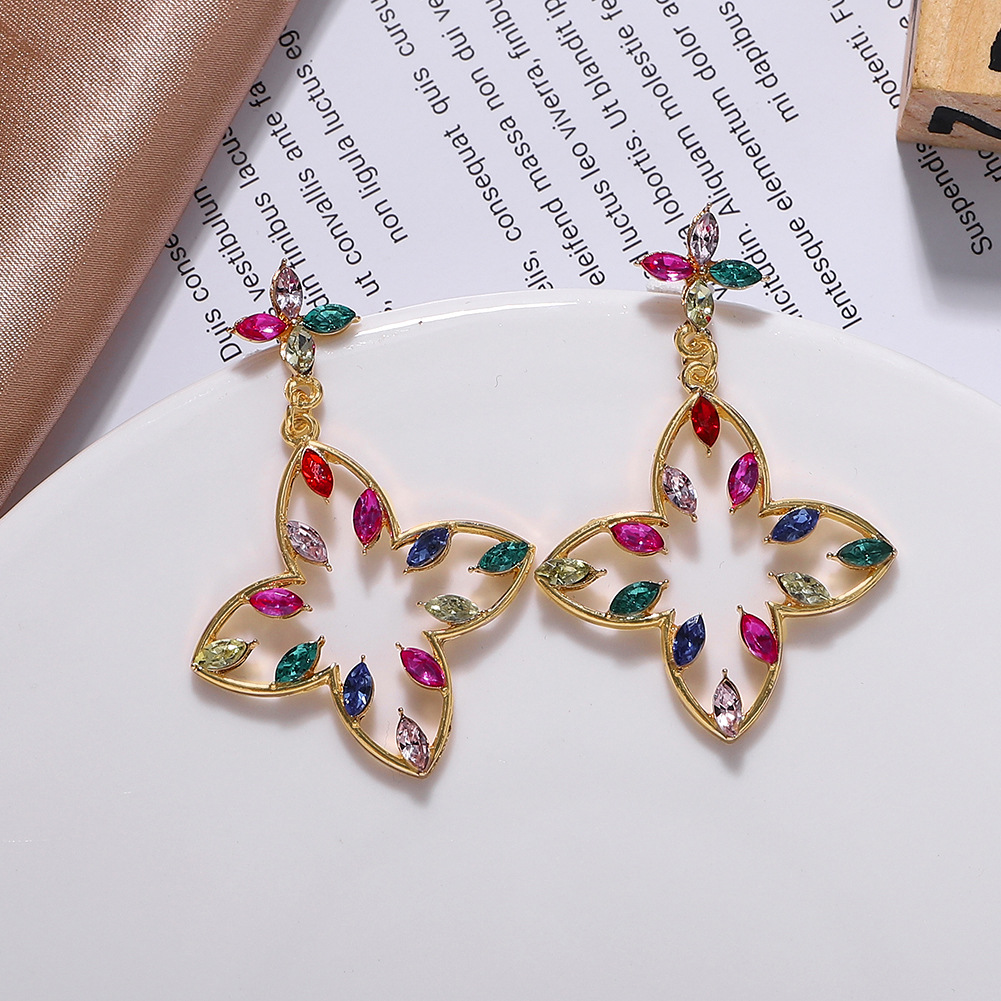 Nouveau Strass Boucles D'oreilles Simple Gracieux Cadeau D'anniversaire Bijoux Tout-match Boucles D'oreilles En Métal De Mode Coréenne Boucles D'oreilles En Gros display picture 5