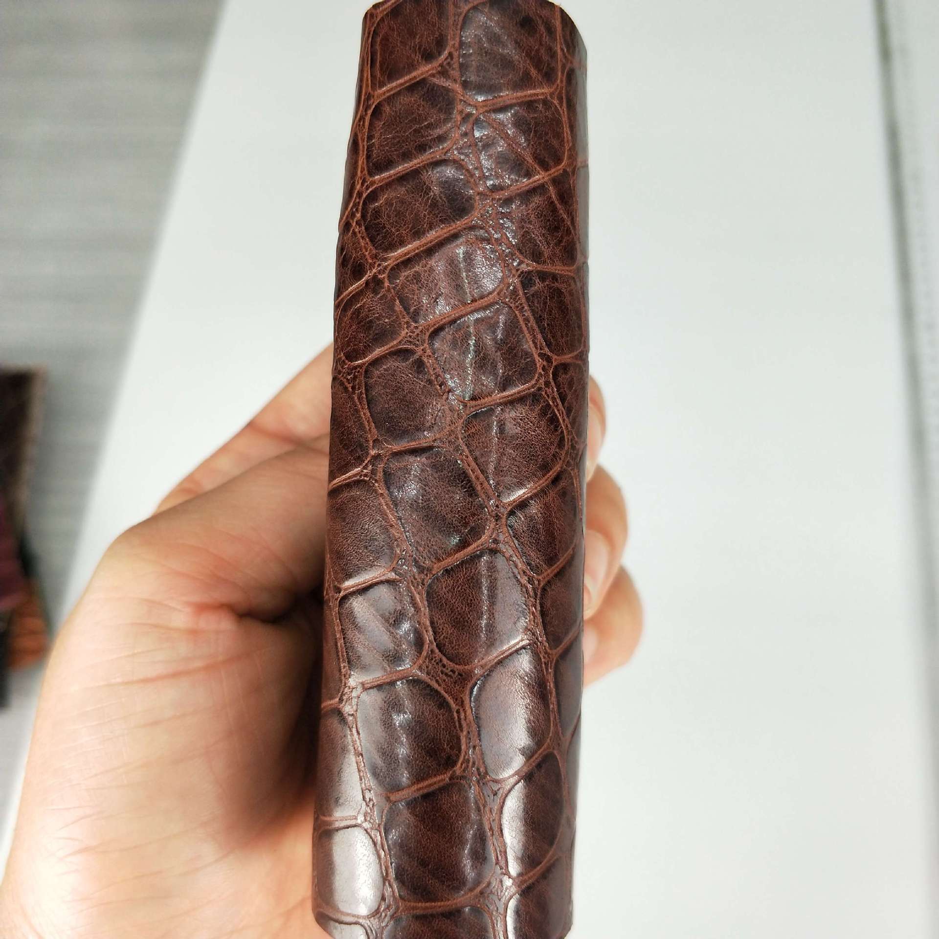 胎牛皮子全粒面 石头纹压花皮革油蜡工艺 包包皮料