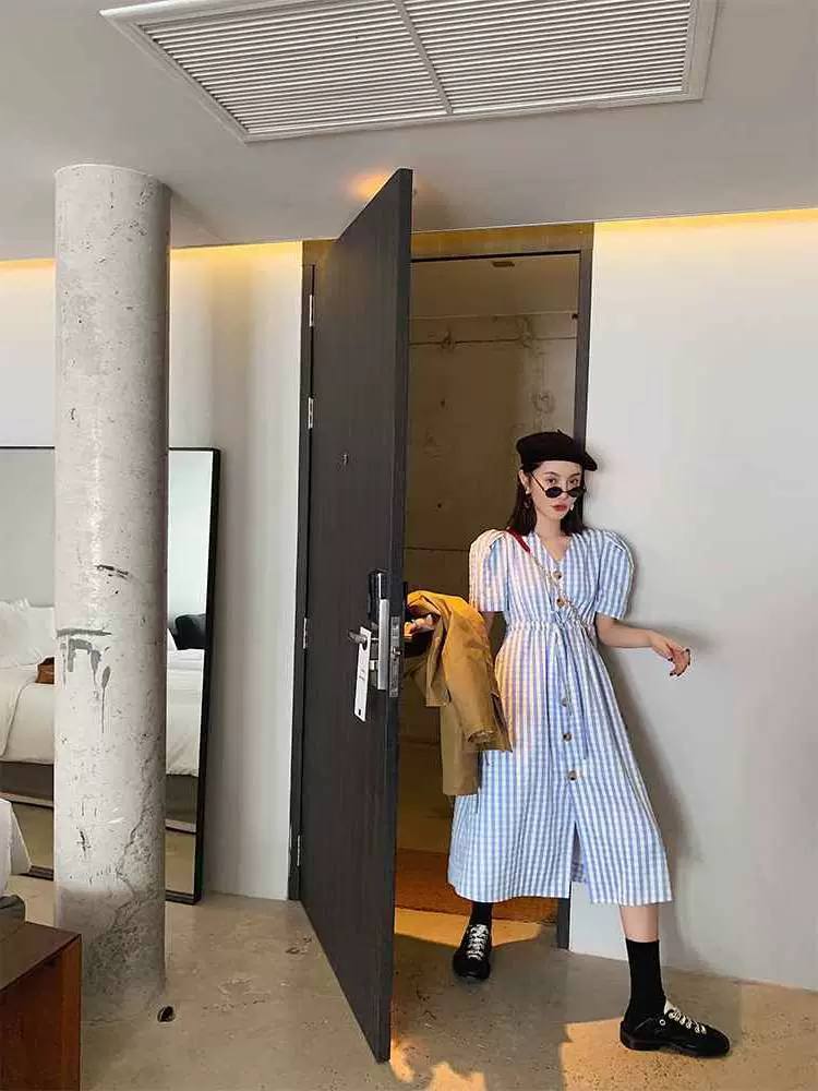 Женское платье MONA в синюю клетку, весенний стиль, высокая талия, пышные короткие рукава, V-образный вырез, миди, силуэт А-силуэта