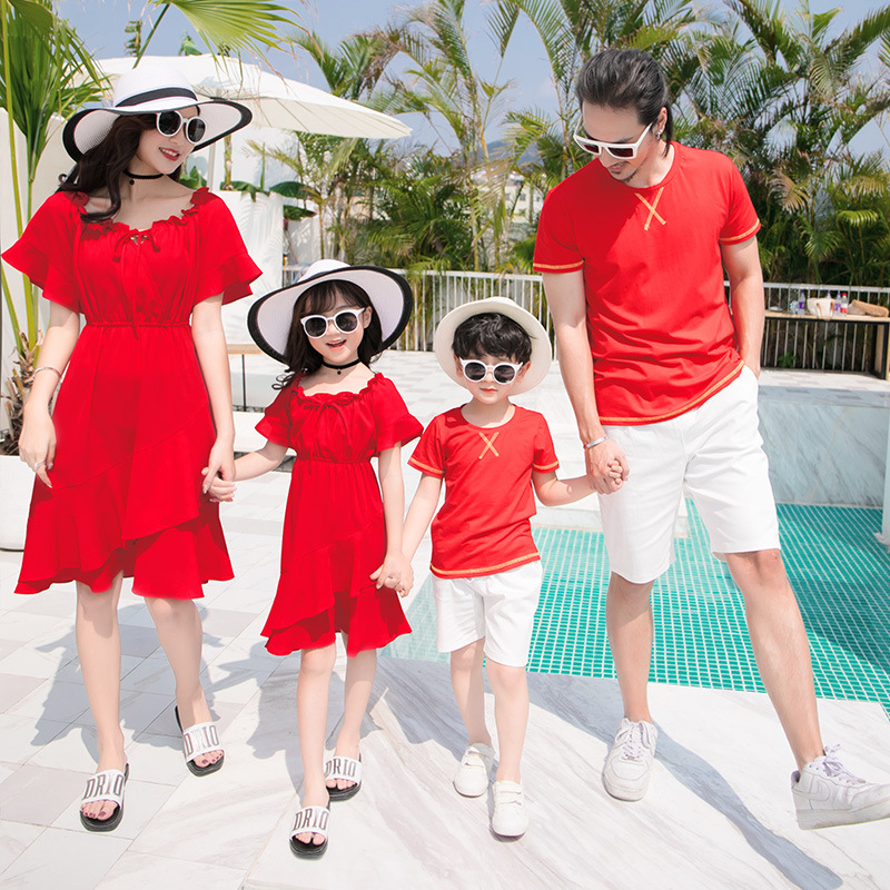 Parent-child clothes 2019 summer clothes a family of three and four mother daughter Korean version parent-child clothes mother women's clothes lovers clothes one piece issued on behalf of