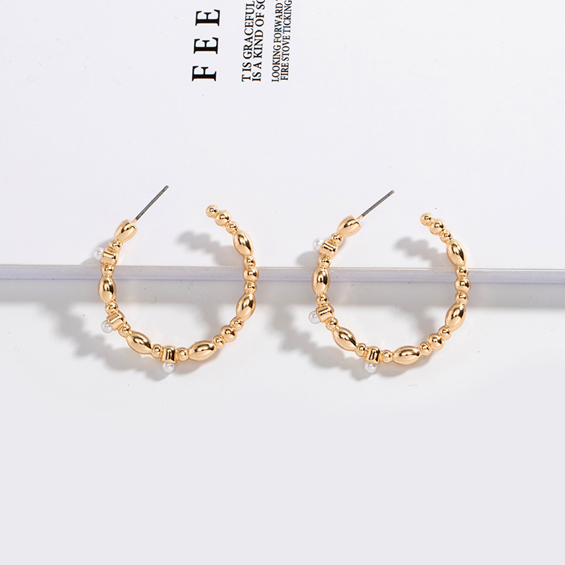 Korea Fashion Trend C-shaped Retro Exaggerated Earrings Ear Jewelry For Women display picture 2