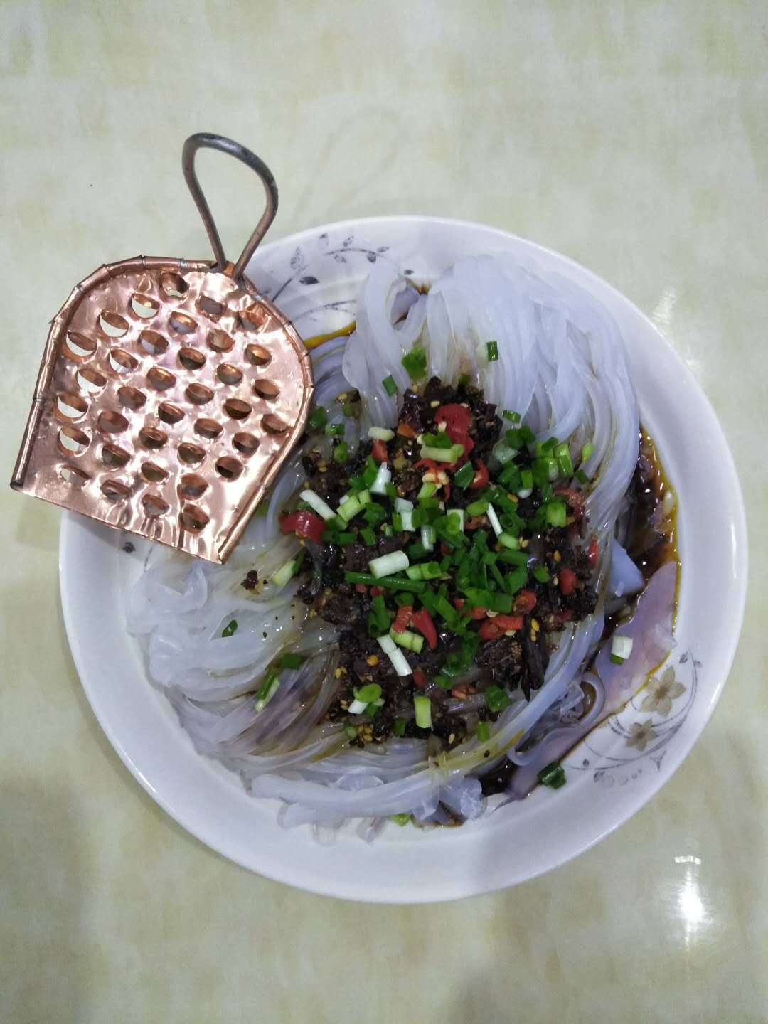 新款不锈钢凉粉刮刮家用凉粉刮子铜凉粉刮刀凉粉刮器孔凉皮刮工具-阿里巴巴