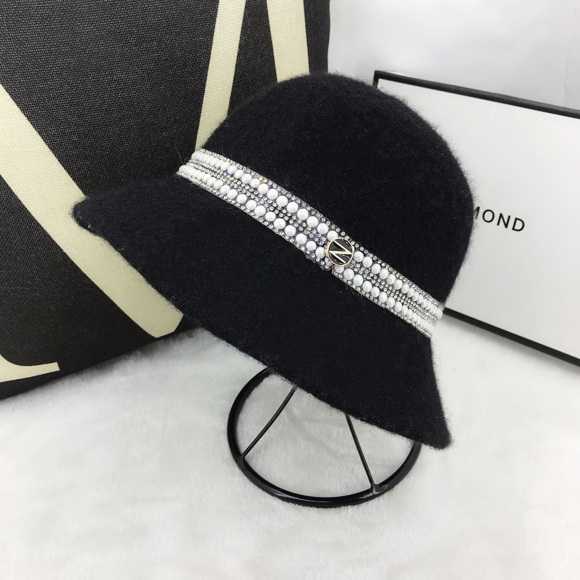 Chapeau de bassin en cachemire d'automne et d'hiver élégant style célébrité perle strass mode rétro chapeau thermique britannique_voghion.com
