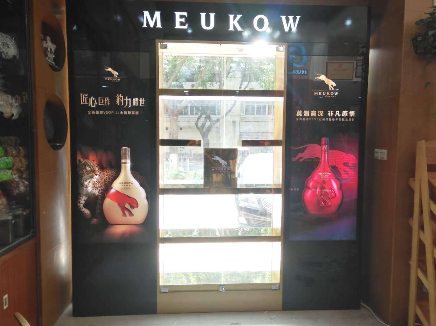 工厂专业制作出口国外洋酒烤漆展柜国外精品高档美观柜台