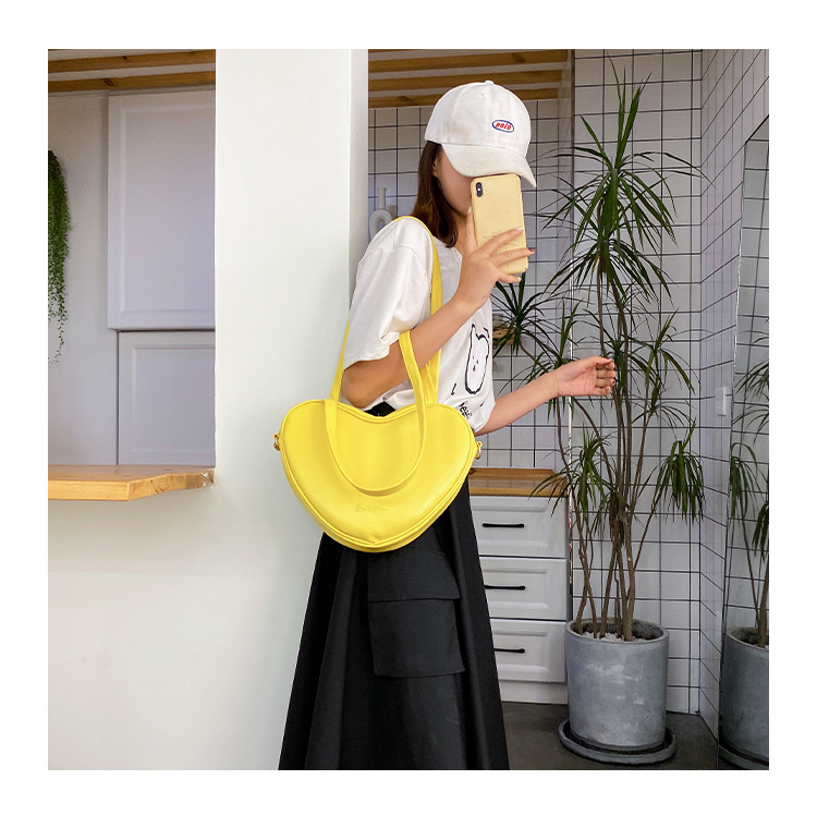 New Korean Fashion Heart-shaped Shoulder Bag Armpit Bag Harajuku Wild Large-capacity Bag Wholesale Nihaojewelry display picture 22