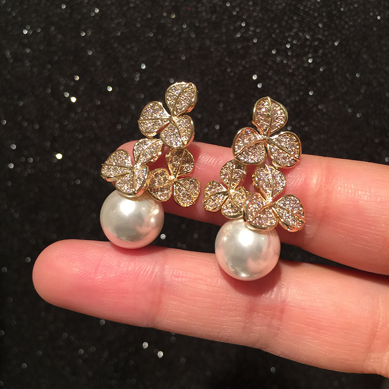 Colorful Flower Earrings S925 Silver Needle Luxury Leaf Pearl Earrings display picture 7