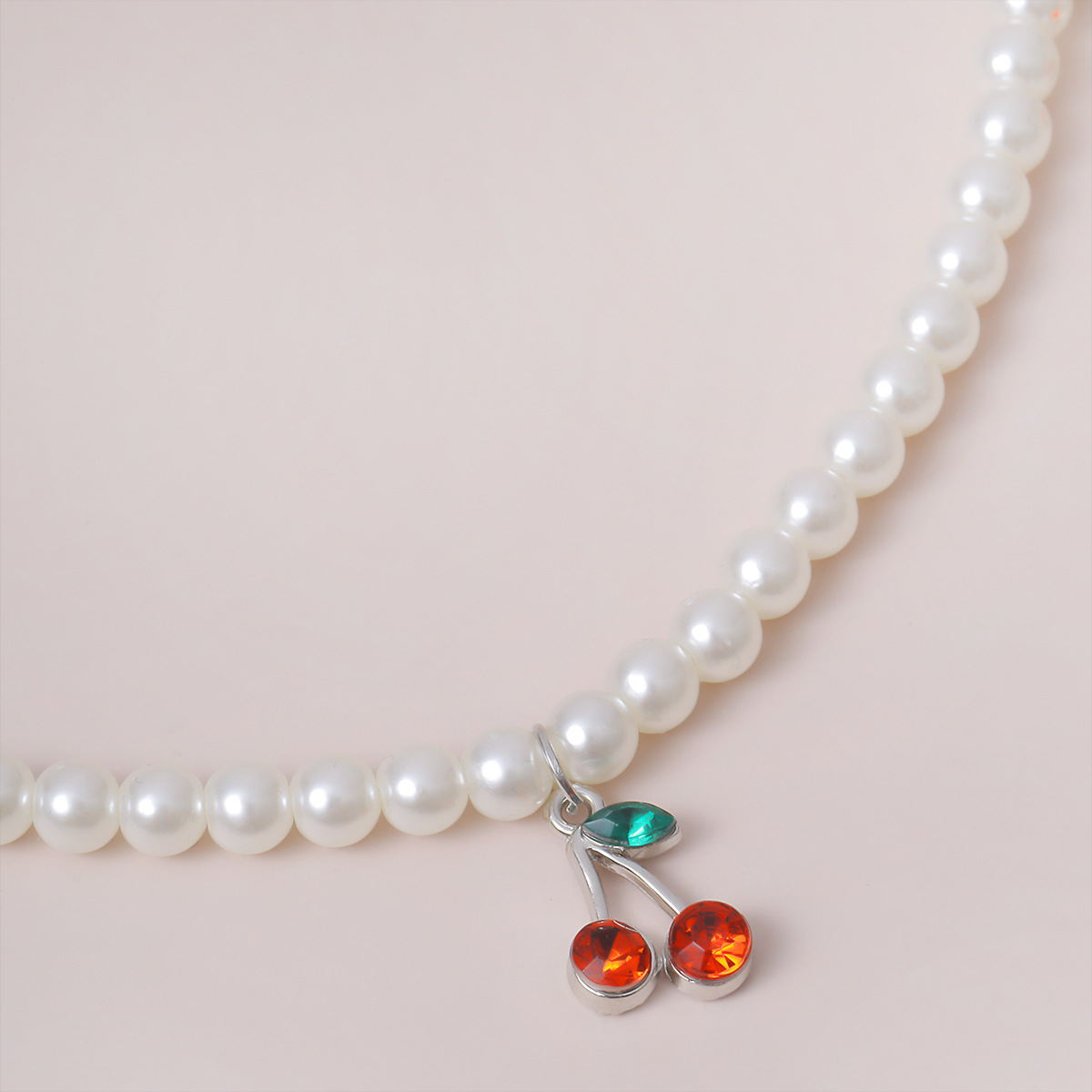 Europäischer Und Amerikanischer Kreativer Schmuck Mode Einfache Perlen Halskette Kleine Kirsch Anhänger Ein Schicht Ige Halskette display picture 6