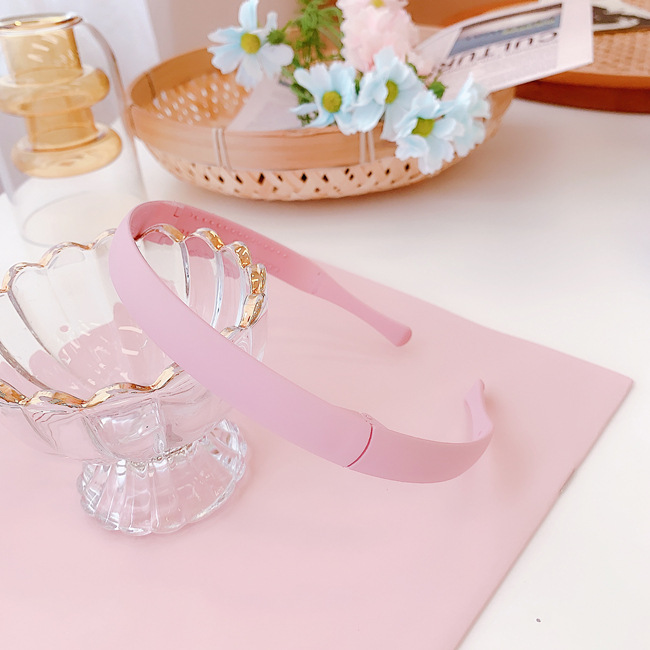 Korean Girl Color Folding Thin-edged Headband Simple Plastic Toothed Non-slip Headband Candy-colored Resin Wholesale Nihaojewelry display picture 9