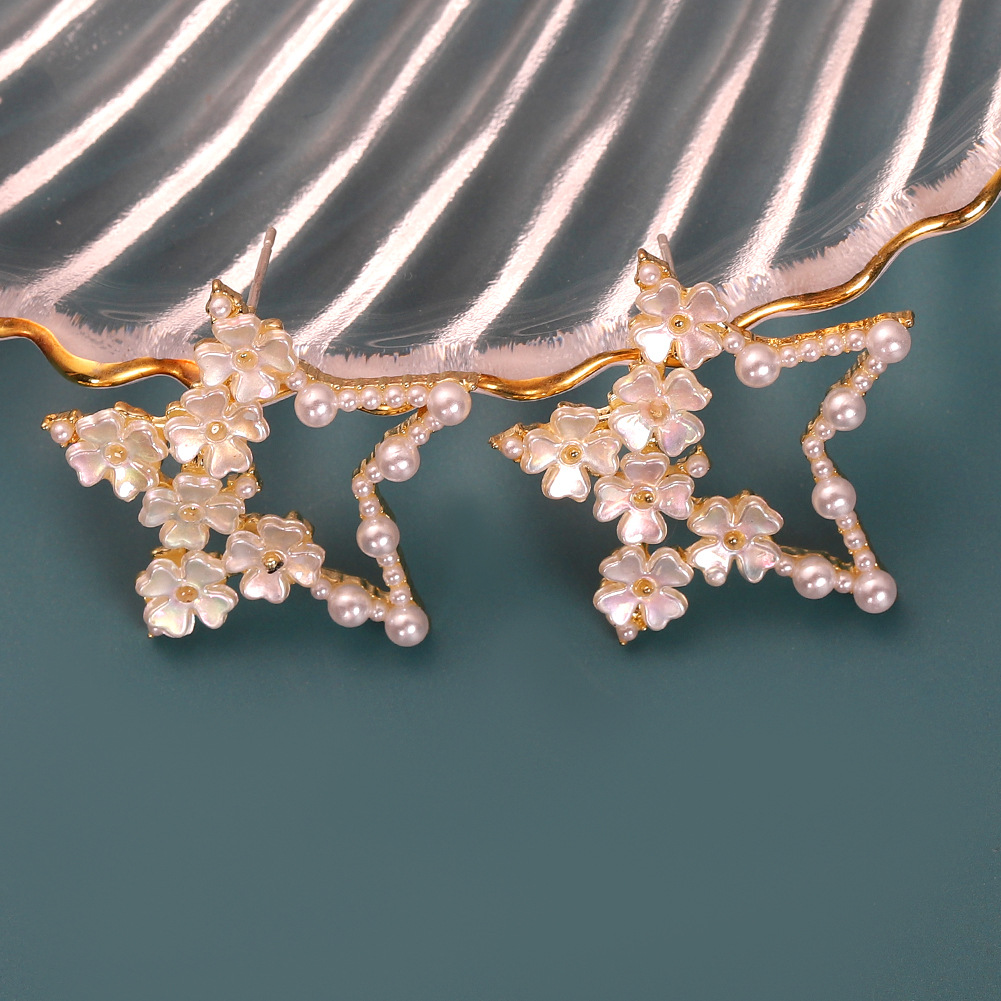Corée Alliage Incrusté De Perles De Mode Amour Boucles D&#39;oreilles Étoiles À Cinq Branches En Gros display picture 6