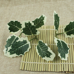 Christmas artificial flower leaf accessories, three-pronged printed leaves, Christmas leaves 17CM, wholesale from manufacturer for Christmas wreath decoration
