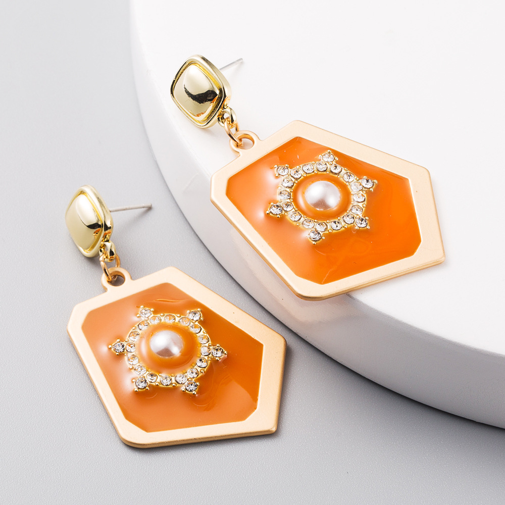 New Fashion Geometric Diamond-set Pearl Earrings Retro Alloy Dripping Earrings display picture 6