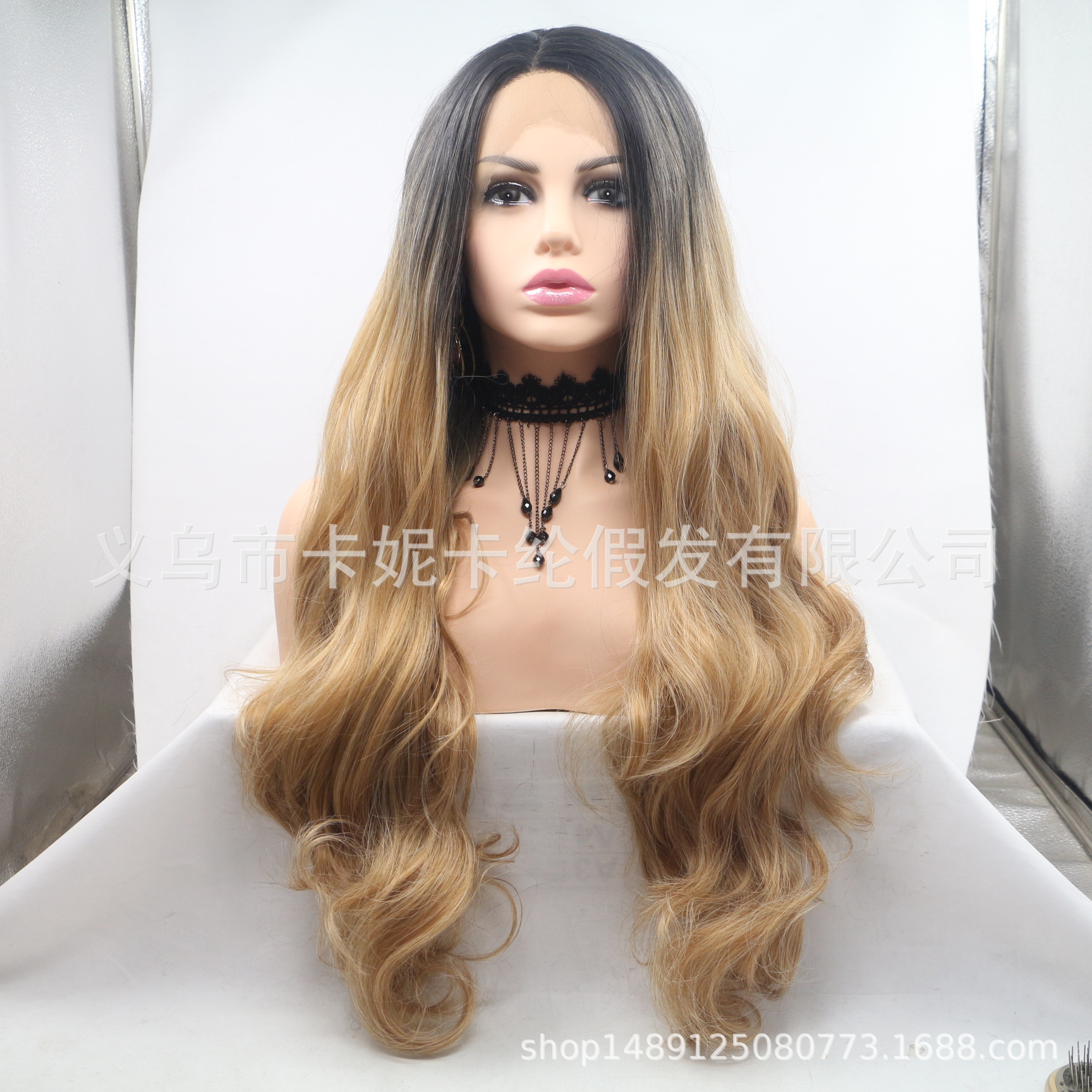 Europa y los Estados Unidos de moda parcialmente larga fibra química pelucas de cabello para mujeres al por mayor de encaje al por mayor