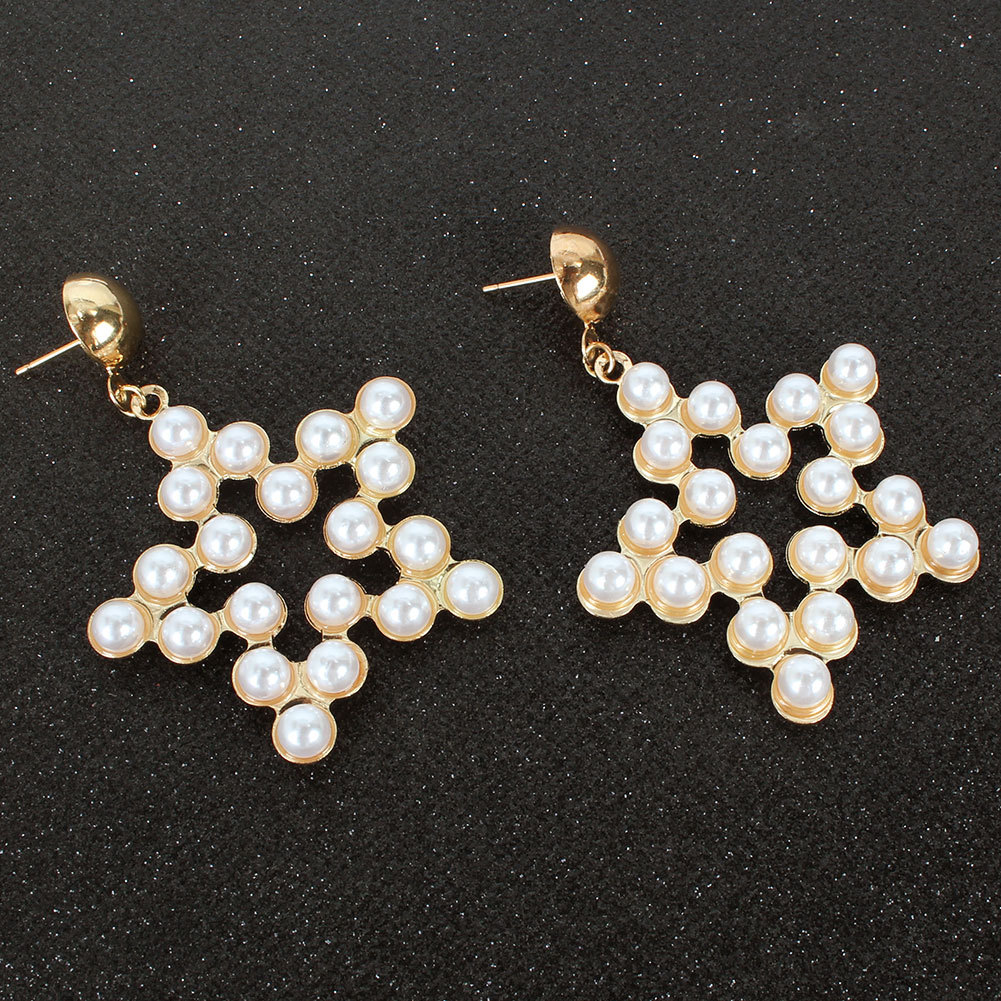 Mode Style Minimaliste Alliage Incrusté De Perles Pentagramme Boucles D&#39;oreilles Tempérament Boucles D&#39;oreilles En Gros Nihaojewelry display picture 3