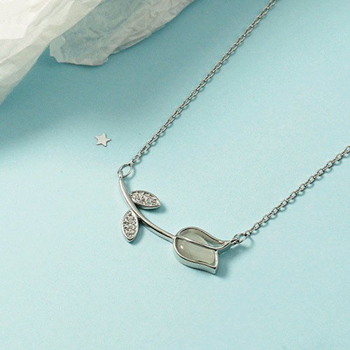 New Korean Tulip Flower Necklace Women's Niche Design Light Luxurious Cat's Eye Temperament Clavicle Chain Rose