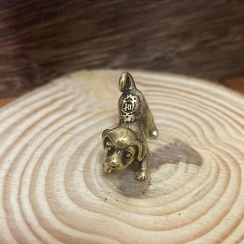 Brass Treasure Word Climbing Dog Keychain Pendant Living Room Copper Dog Small Ornament Pure Copper Key Ring Small Gift Ornament