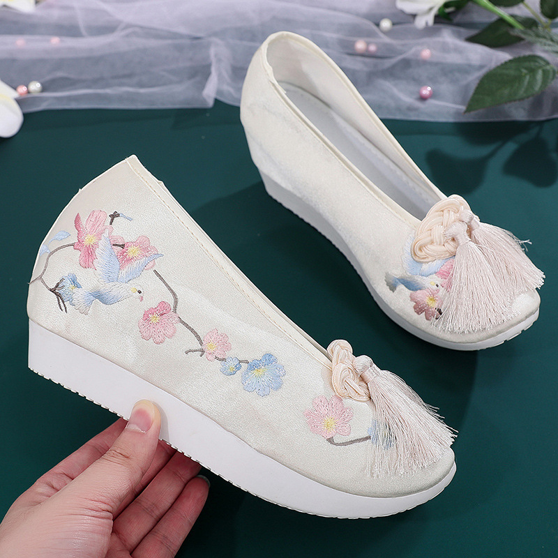 Dance new ancient wind Chinese clothes shoes, thick bottom, Su embroidery shoes, cute small animals, with antiques shoes