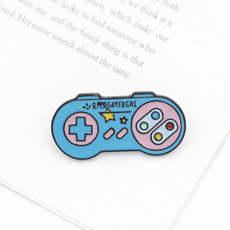 Nouvelle Broche Dessin Animé Roi Poignée Console De Jeu Combinaison Broche Vêtements En Gros Nihaojewelry display picture 13