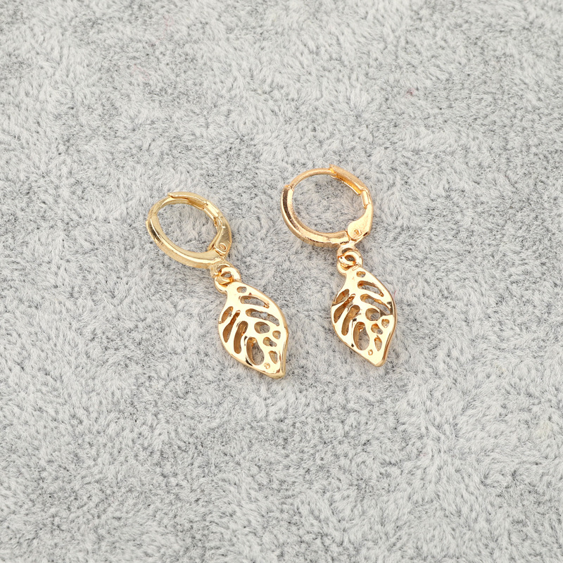 European Cross-border Sold Jewelry Retro Simple Hollow Leaves Circle Small Earrings Earclip Earrings Female  Hot display picture 4