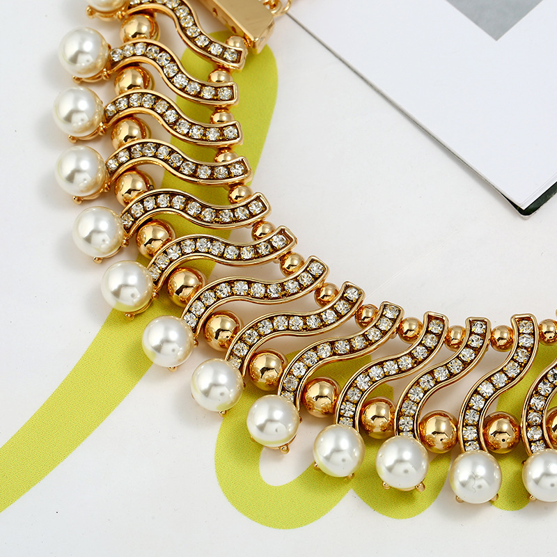 Fashion Handmade Pearl Alloy Necklace Clothing Accessories Exaggerated Necklace Earrings Set Nihaojewelry Wholesale display picture 3