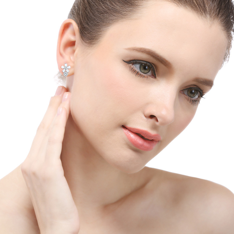 Diamante incrustado flor s925 pendientes de plata dulce fresco Mori pendientes femeninos fuente fábrica al por mayor una semana pendientes