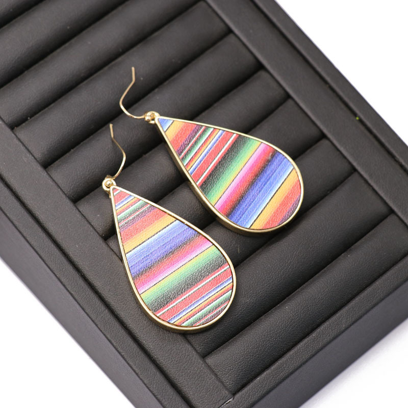 Goutte D'eau Ronde Arc En Ciel Couleur Boucles D'oreilles En Forme De Feuille Léopard Boucles D'oreilles En Peluche Vert Léopard Boucles D'oreilles En Gros Nihaojewelry display picture 6