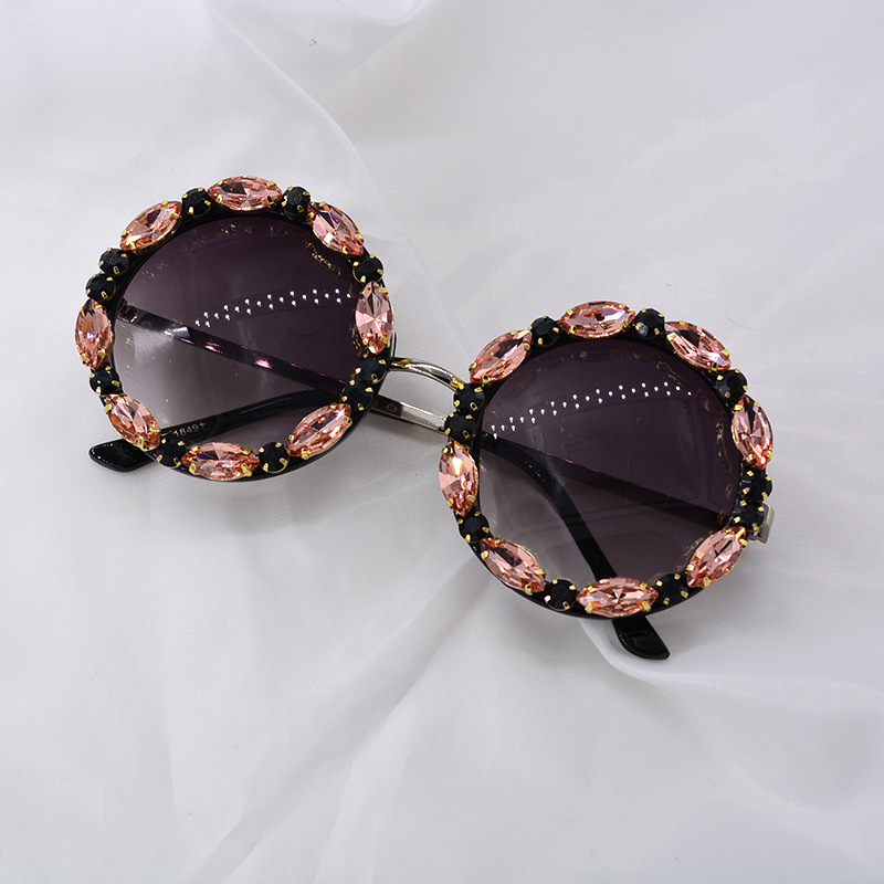 10g Weight Unisex Gender Retro Style Red, Green Color New Sunglasses Korean Diamond Women's Rhinestone Glasses 4