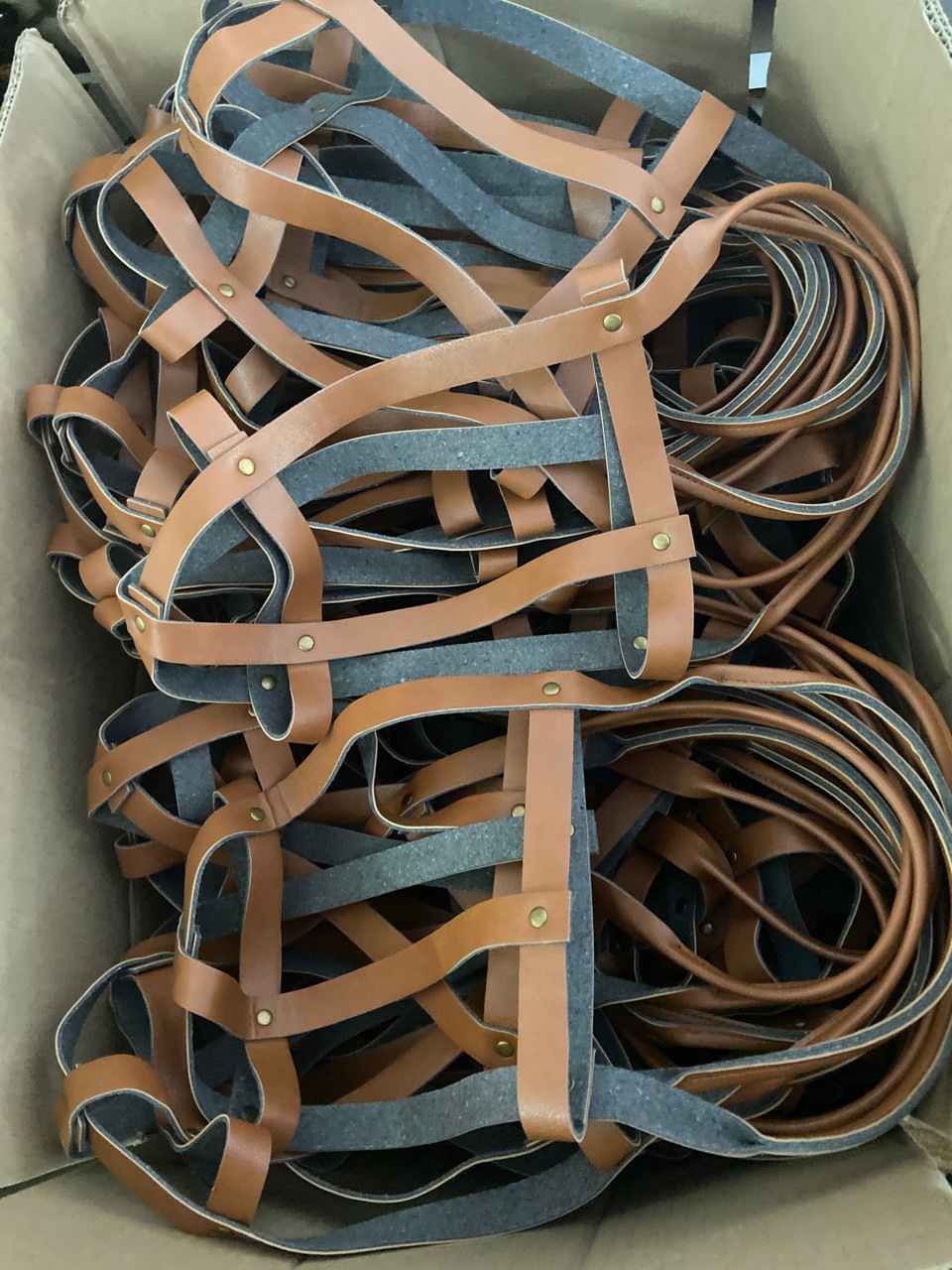 厂家直销工艺礼品盒袋PU手提带 牛皮手挽带 皮拉手皮条皮绳皮配件