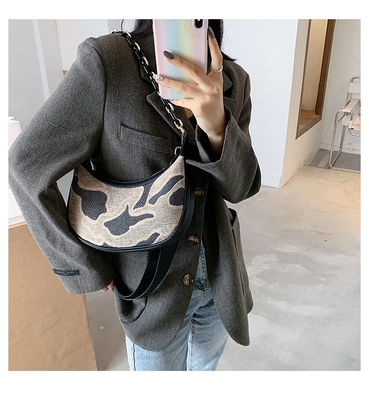 Armpit Shoulder Messenger Dumpling Bag display picture 16