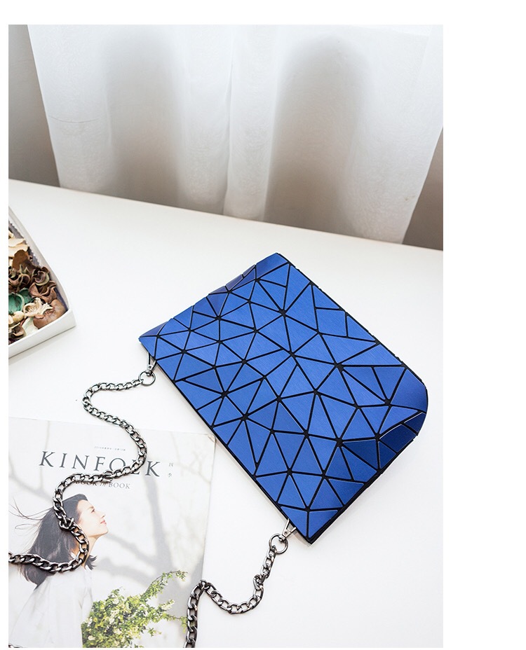 2023 New Matte 5 * 8 Geometric One Shoulder Borsa da donna Versione coreana Fashion Cross Fold Leggero Lingge Borsa piccola_voghion.com