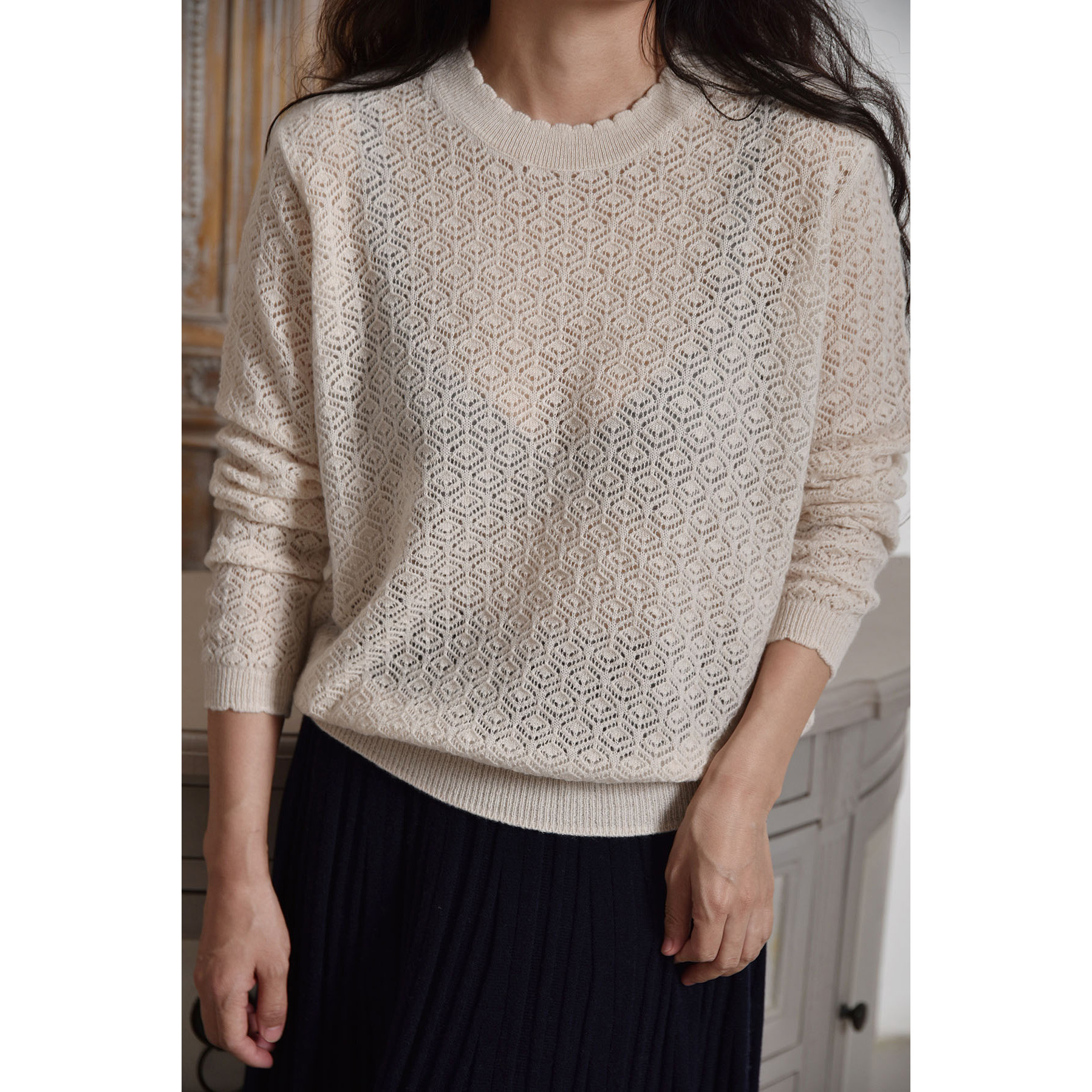 APC推荐 秋上新法式客供绒尖纯色女士长袖圆领针织小镂空羊绒衫