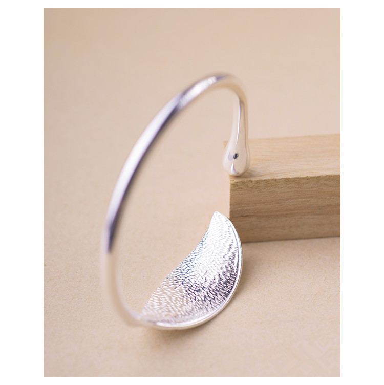 Fashion S925 Sterling Silver Leaf Glossy Open Bracelet display picture 10