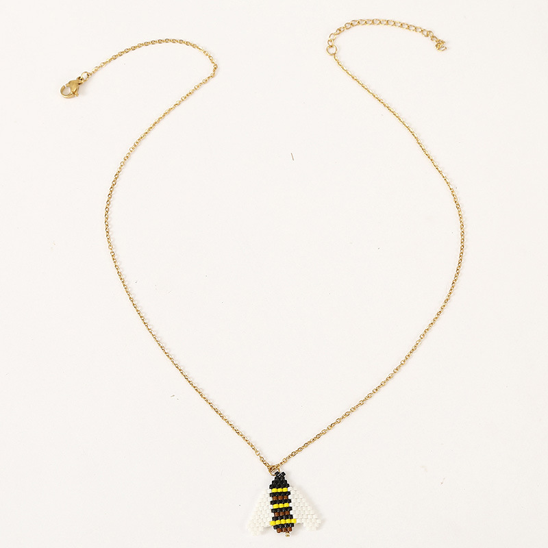 Korean Cute Hand-woven Bee Rice Bead Pendant Necklace Jewelry Wholesale display picture 5