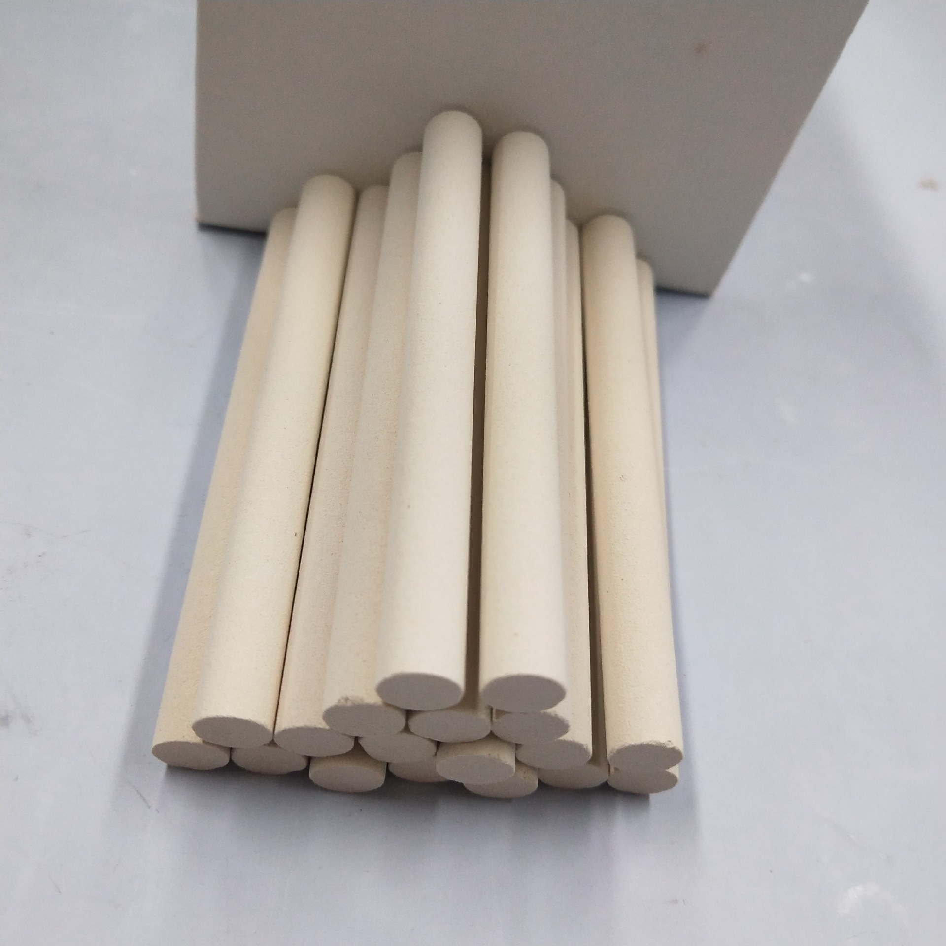 工厂直发 7x73 mm 水基 多孔陶瓷芯棒 环保陶瓷棒 可出口
