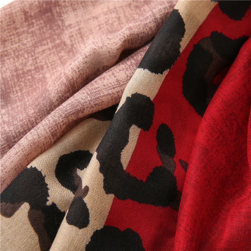 Korean Coffee Color Classic Leopard Scarf display picture 12