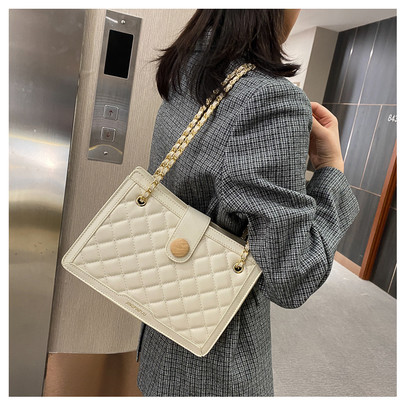 Rhombic Shoulder New Trendy Autumn Small Simple Korean Messenger Bag display picture 19
