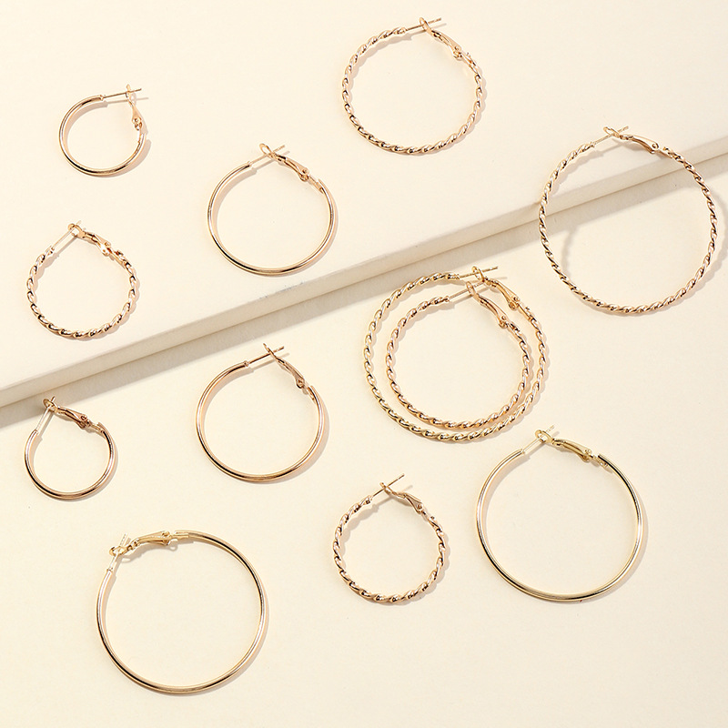 Fashion Geometric Circle Earrings Wild Metal C-shaped Earrings Wholesale display picture 6
