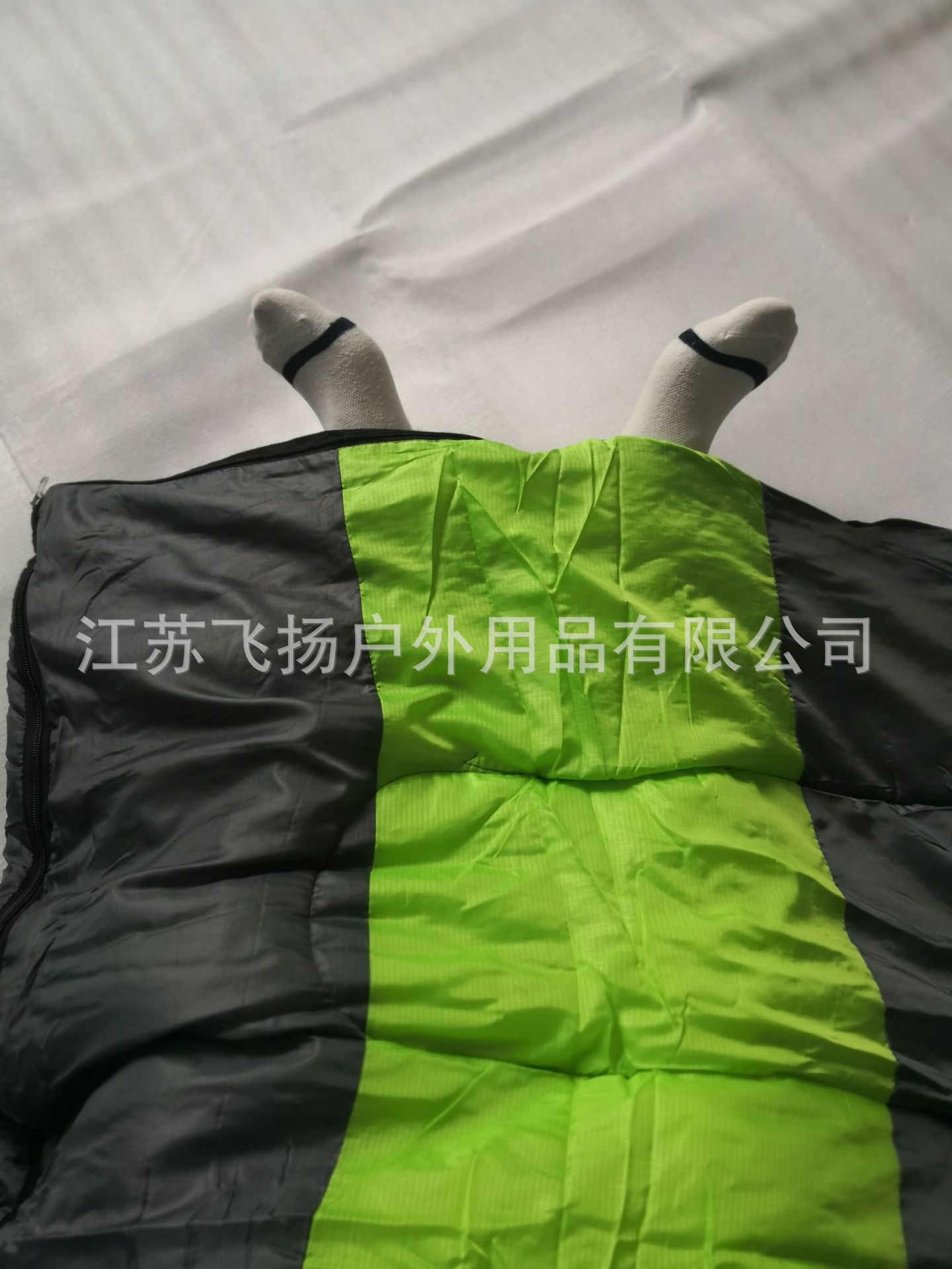 迪威诺灰拼绿脚底.jpg