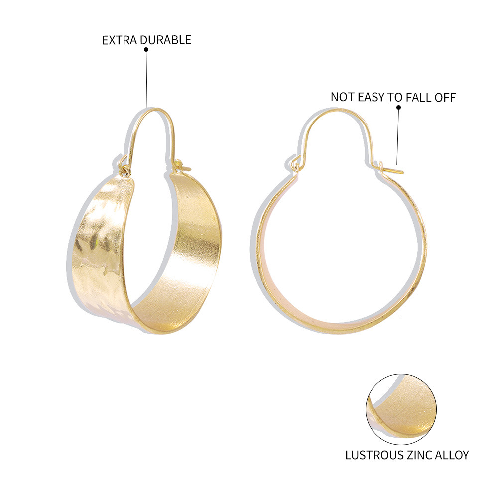 Korean Metal Studs Fashion Wild Alloy Big Circle Bright Earrings For Women Wholesale display picture 2